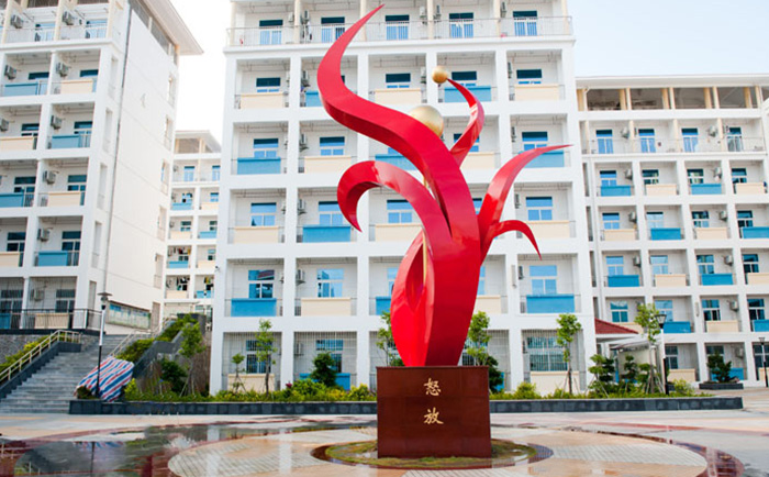 定制不銹鋼雕塑怎么選比較好？