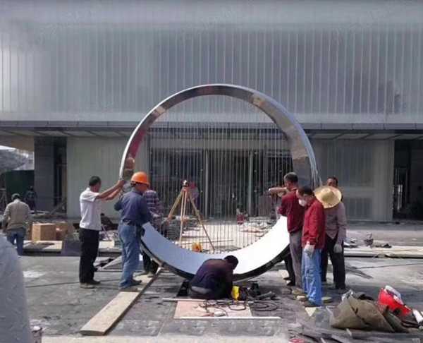 現(xiàn)代園林景觀雕塑如何進(jìn)行包裝運(yùn)輸？優(yōu)藝雕塑廠家為您支招