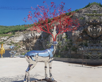 人們?yōu)槭裁聪矚g擺放不銹鋼鹿雕塑？